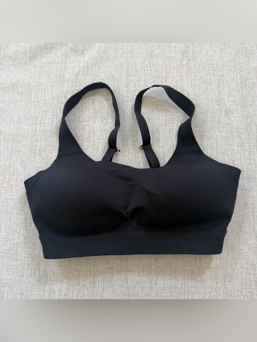Lululemon Run Fine Form Sports Bra 32D black wireless J hook